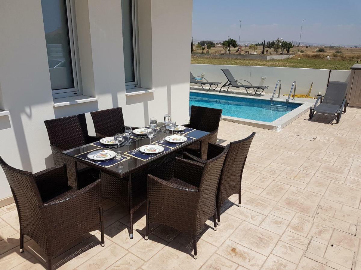 T&E Villa Larnaka Exterior foto